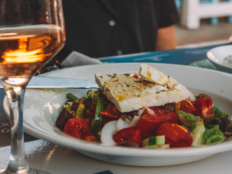 Αυτά τα ελληνικά φαγητά βρίσκονται στην λίστα με τις καλύτερες σαλάτες του κόσμου