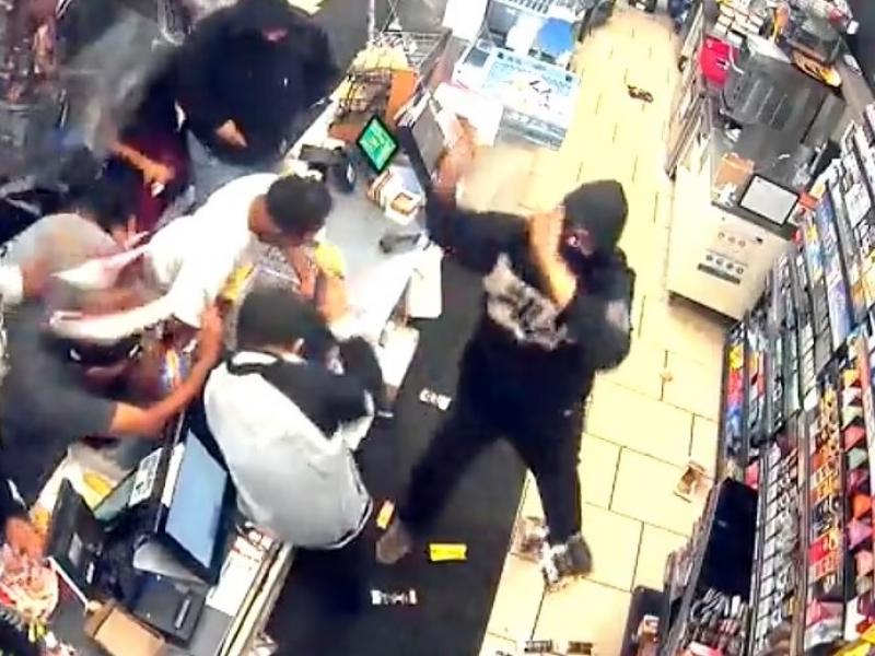 Απίστευτες σκηνές λεηλασίας σε μίνι μάρκετ στο Λος Άντζελες (βίντεο)