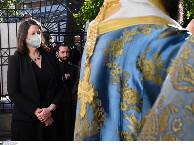 Θρησκευτικά: Επιμένει (;) η Κεραμέως στην μη απαλλαγή Χ.Ο μαθητών παρά τα 8 «αδειάσματα»