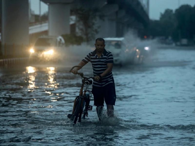 Μουσώνας στην Ινδία: 15 νεκροί από τις πλημμύρες