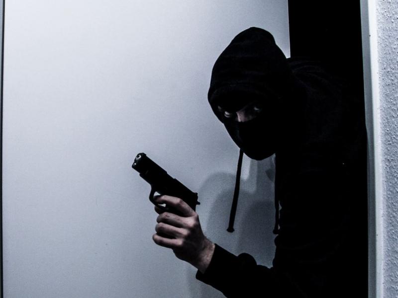 Διαρρήκτες σκαρφάλωναν και έκλεβαν σπίτια - "Άνοιξαν" 22 διαμερίσματα