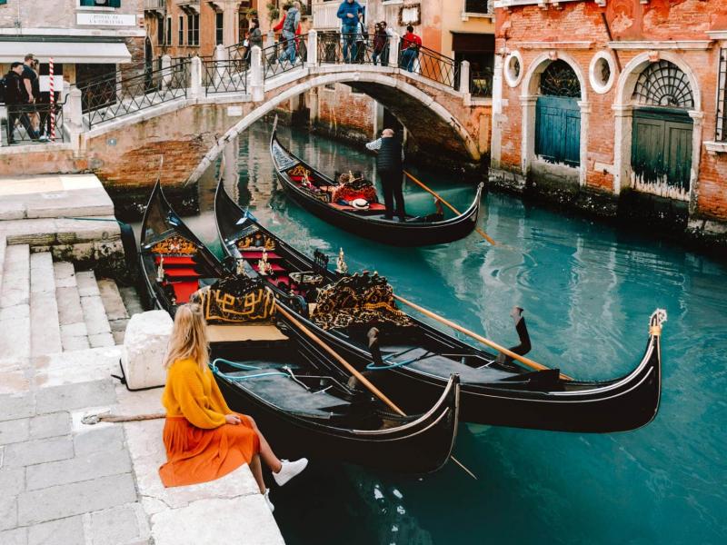 Ιταλία: Πρόστιμο σε τουρίστες που έκαναν σερφ στο... Μεγάλο Κανάλι της Βενετίας