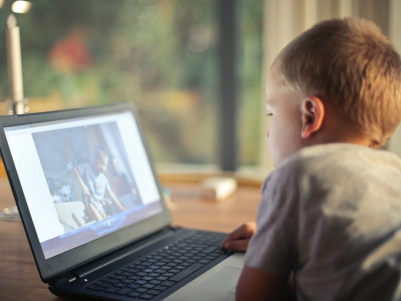 Έρευνα: Τι αναζήτησαν τα παιδιά στο διαδίκτυο το φετινό καλοκαίρι 