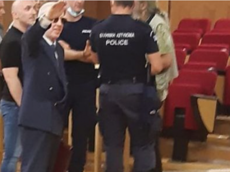 Δίκη Χρυσής Αυγής: Ο Κ. Πλεύρης έφυγε από το δικαστήριο χαιρετώντας ναζιστικά
