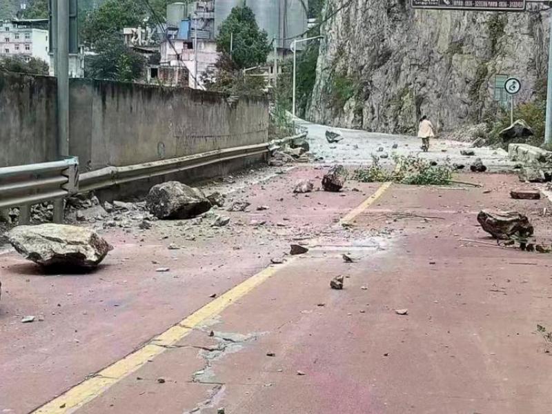 Σεισμός στην Κίνα: Τουλάχιστον 21 νεκροί