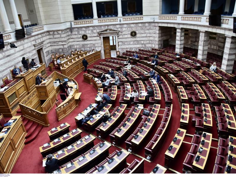 Βουλή: Ψηφίστηκε το νομοσχέδιο ανταλλαγής εκπαιδευτικών