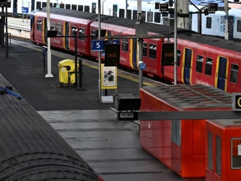 Βρετανία: Παραλύει το σιδηροδρομικό δίκτυο - Η μεγαλύτερη απεργία εδώ και 30 χρόνια 