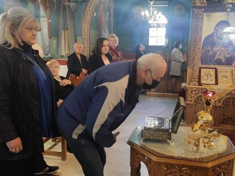 Κοζάνη: Χαμός με το προσκύνημα στην παντόφλα του Αγίου Σπυρίδωνα