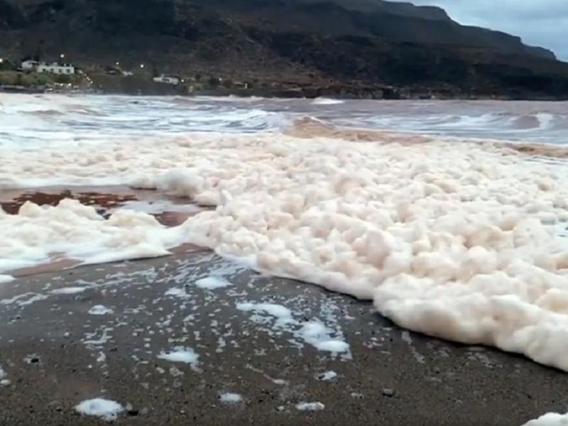 Αφροί στη θάλασσα της Κρήτης