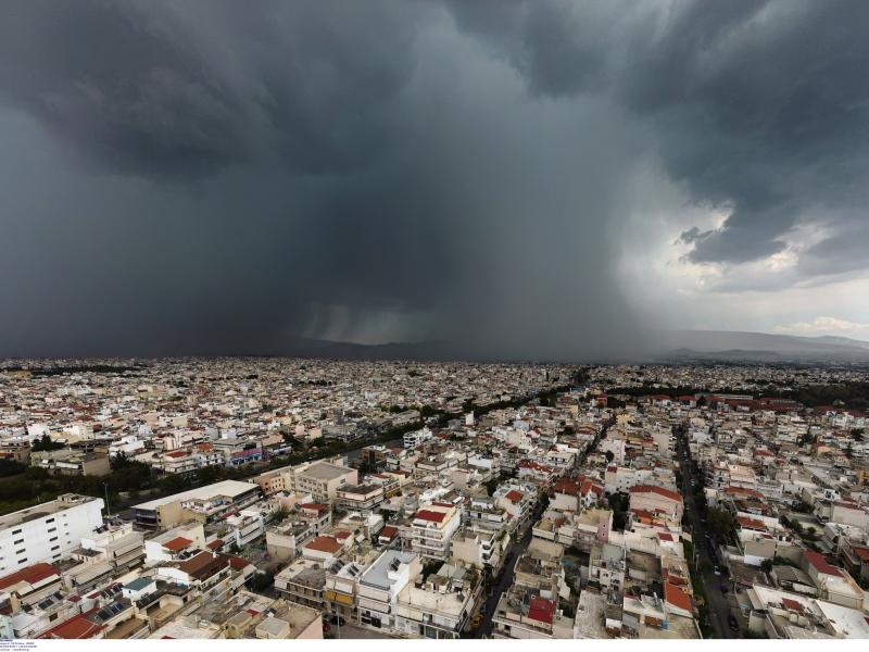 Κακοκαιρία: Σε μία ώρα έπεσε το 1/10 της ετήσιας βροχόπτωσης
