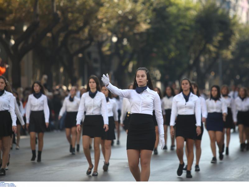 Πάτρα: Γονείς καταγγέλλουν γυμναστή που επέλεξε «ψηλές και αδύνατες μαθήτριες» για την παρέλαση της 25ης Μαρτίου