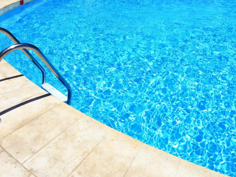 Τραγωδία: Η σύζυγος βρήκε το άψυχο σώμα του να επιπλέει στην πισίνα