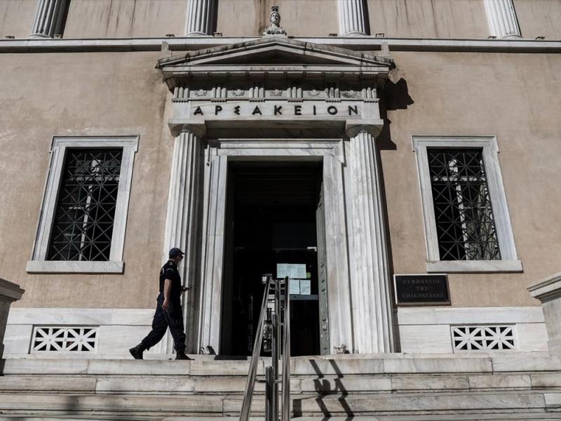 Δικαστικό «στοίχημα» για 13ο και 14ο μισθό: Το ΣτΕ καλείται να κρίνει αν παραβιάζεται η ευρωπαϊκή νομοθεσία