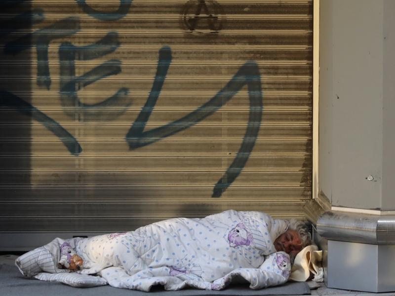 Πάτρα: Η περιπέτεια άστεγης την ώρα της καταιγίδας - Γιατί ζήτησε βοήθεια από αστυνομικούς
