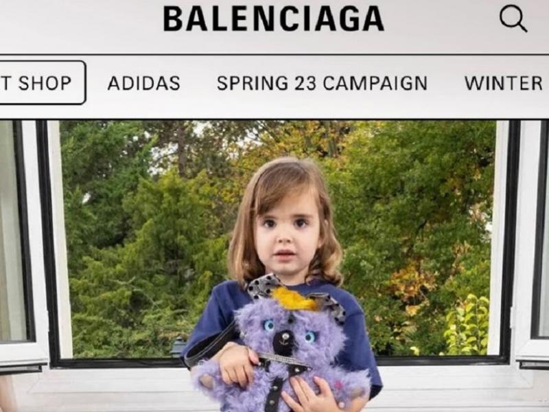 «Συγγνώμη» από τον οίκο μόδας Balenciaga: Έβαλε παιδιά να ποζάρουν με αρκουδάκια που φορούν λουριά BDSM