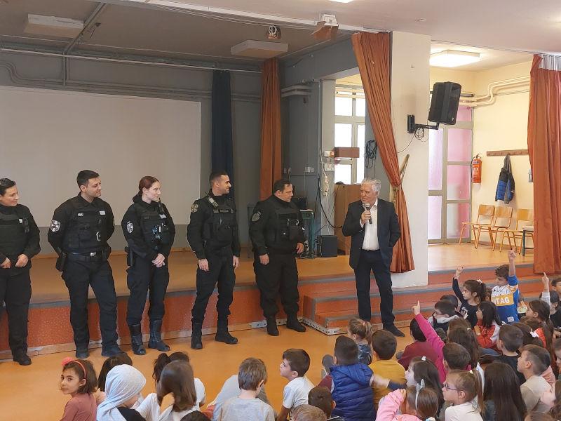 Επιμορφωτική δράση σε σχολείο: «Οι  αστυνομικοί της Ομάδας ΔΙΑΣ "εισέβαλαν" με τις μηχανές τους στην αίθουσα εκδηλώσεων...»