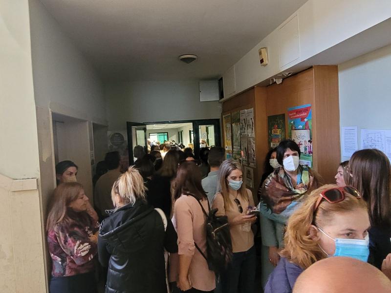 Λάρισα: Σφοδρές αντιδράσεις για το «λουκέτο» σε ιδιωτικό σχολείο (Vid)
