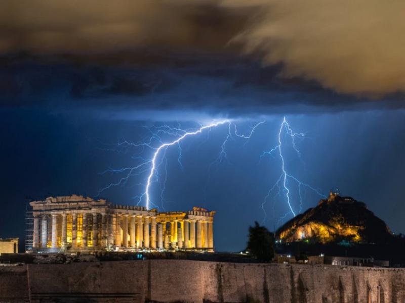 Σήμερα ξημερώματα: Ισχυρή βροχόπτωση με κεραυνούς και βροντές στην Αττική