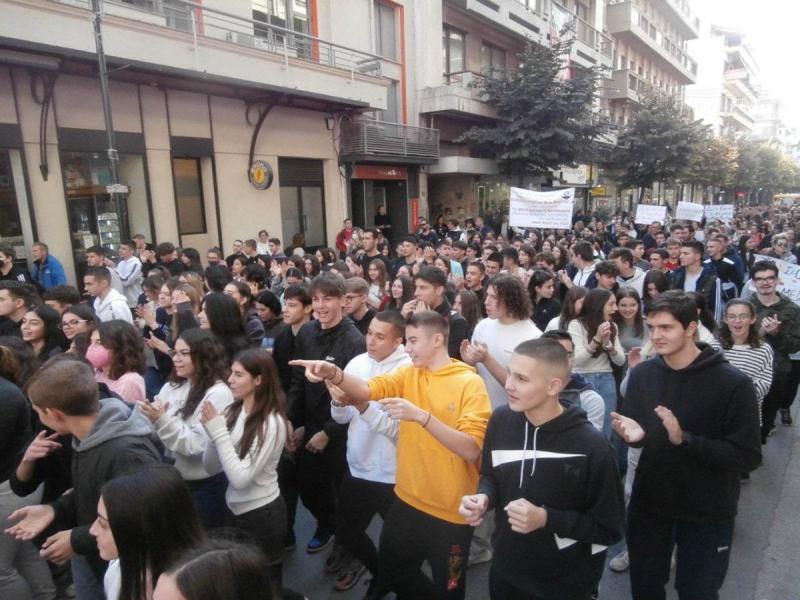 εκπαιδευτηρια ραπτου λαρισα διαδηλωση