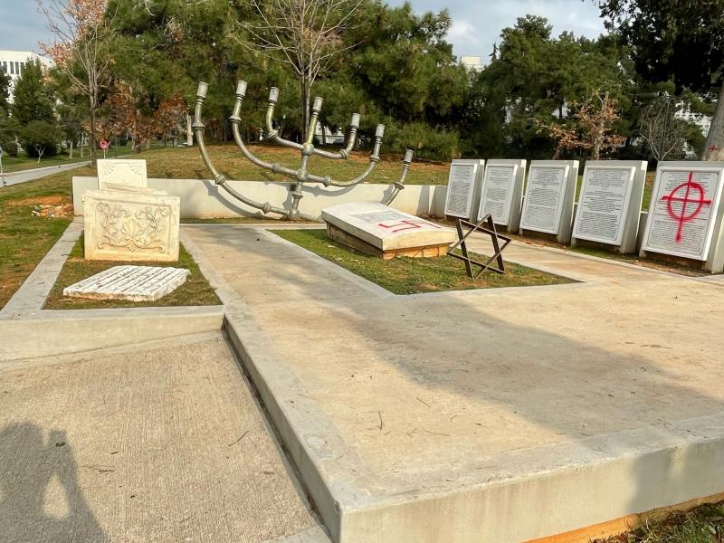 Παπαϊωάννου για βανδαλισμό εβραϊκού μνημείου: «Φασιστικές ενέργειες δεν χωρούν στα πανεπιστήμια»