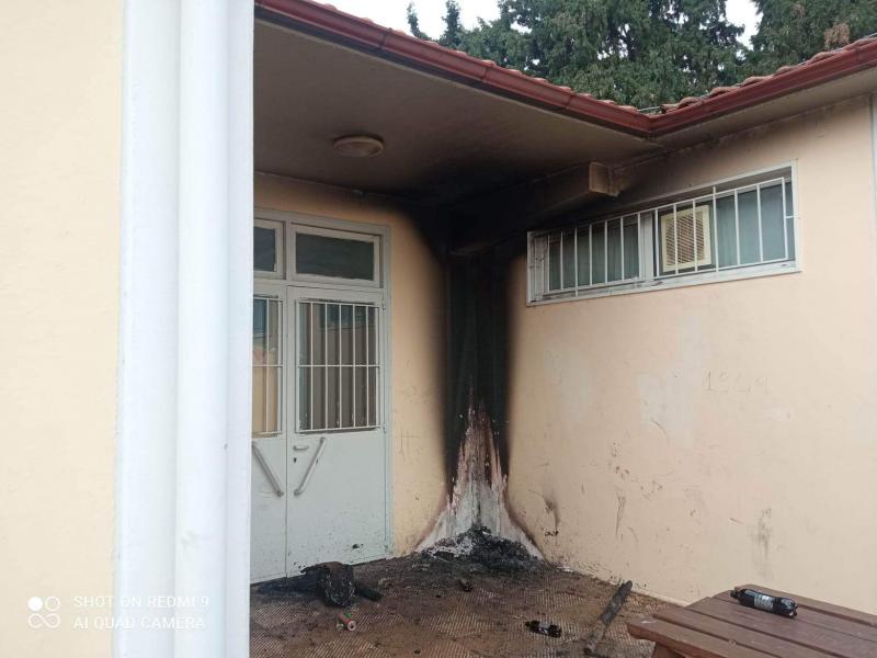 Θεσσαλονίκη: Άγνωστοι βανδάλισαν και έβαλαν φωτιά σε νηπιαγωγείο