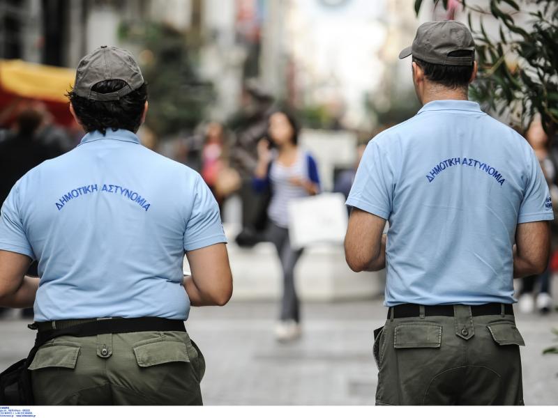 Παράνομη στάθμευση: Παραγραφή μετά την τριετία για «ξεχασμένες» κλήσεις δήμων