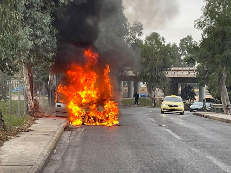 Φωτιά σε αυτοκίνητο στη Συγγρού