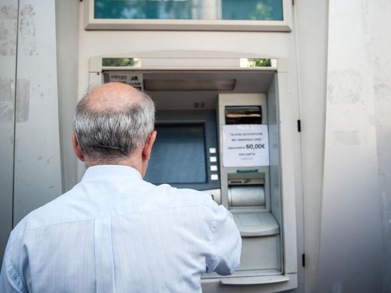 Συντάξεις στα 800 ευρώ και δουλειά μετά τα 70 χρόνια