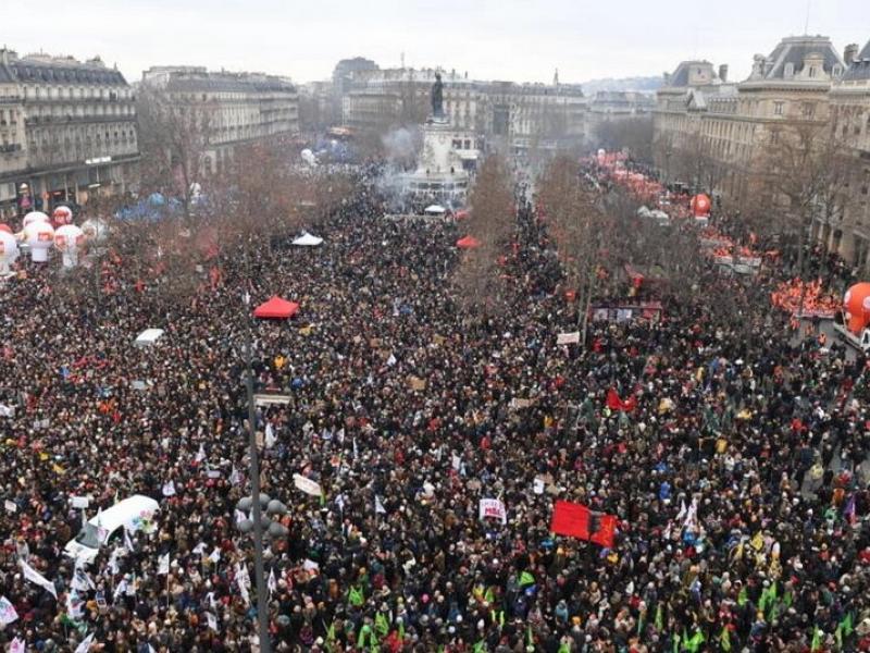 Γαλλία: «Αντίσταση!», «Είμαστε εδώ, κι ας μην το θέλει ο Μακρόν»