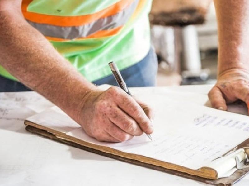 Καταγγελίες στην Επιθεώρηση Εργασίας: Σε 2.131 εργαζόμενους δεν καταβλήθηκε το Δώρο Χριστουγέννων