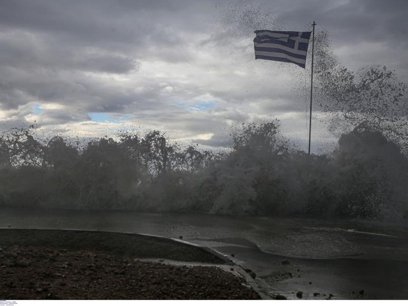 Σε ισχύ το έκτακτο δελτίο της ΕΜΥ: Έρχονται ισχυρές καταιγίδες- Αγωνία για νέες πλημμύρες 