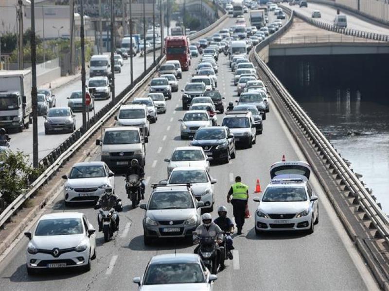 Κηφισός: Ουρές χιλιομέτρων - Σημειώθηκε καραμπόλα 5 οχημάτων