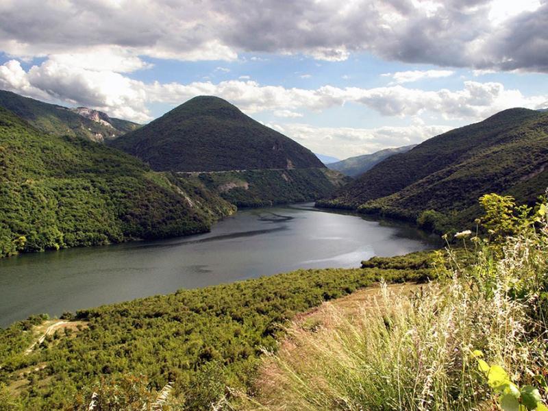 Βρέθηκε νεκρός 21χρονος που πήγε να κολυμπήσει στον Αλιάκμονα