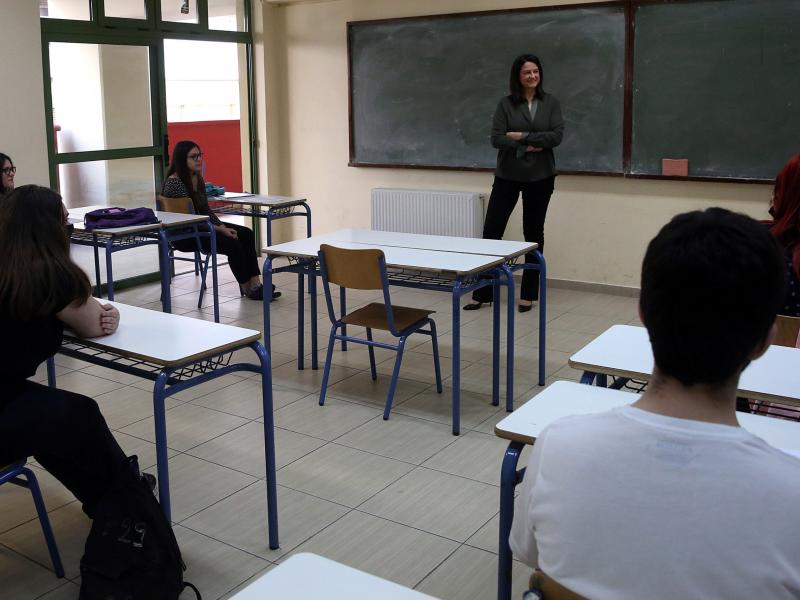 Νίκη Κεραμέως: Σχετικά με τους μόνιμους διορισμούς εκπαιδευτικών και το θέμα των μισθών τους
