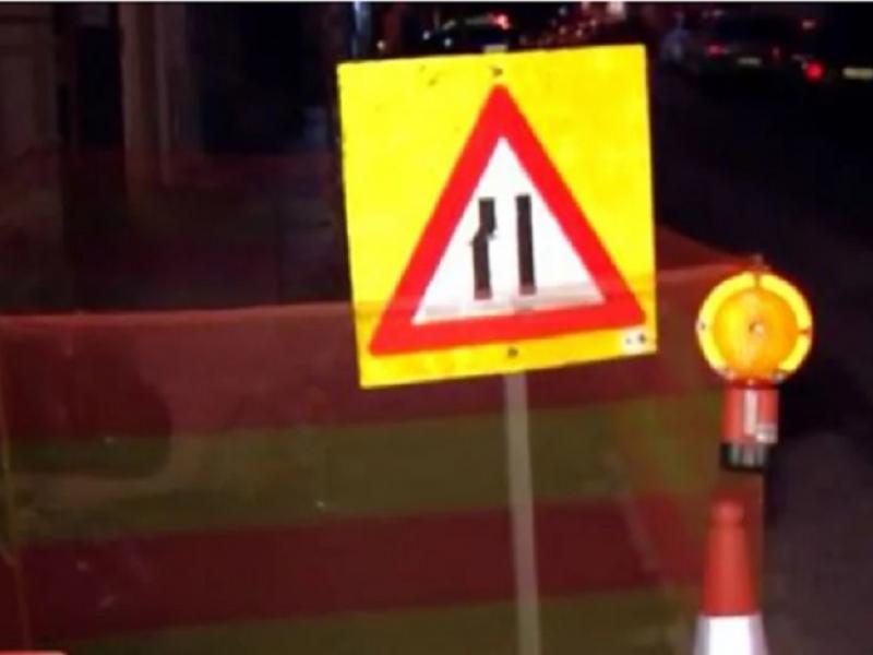 Εξάρχεια: Υποχώρησε το οδόστρωμα και «κατάπιε» γυναίκα