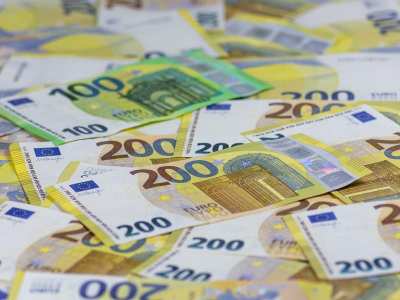 ΕΦΚΑ: Ποιοι πληρώνονται σήμερα το έκτακτο επίδομα έως 1.220 ευρώ