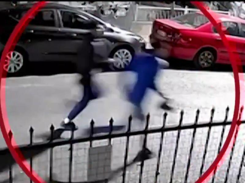 Βίντεο ντοκουμέντο από την επίθεση 15χρονου με μαχαίρι σε 16χρονο για να τον ληστέψει