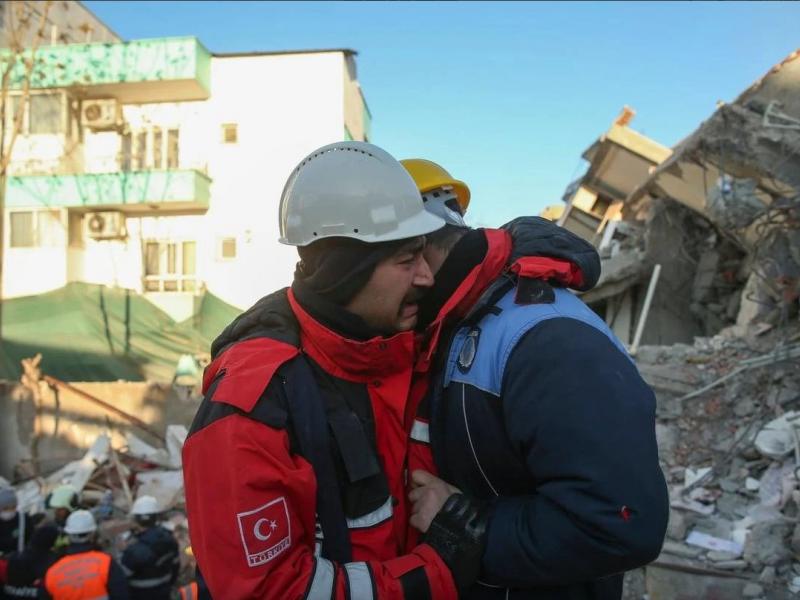 εγκέλαδος, σεισμός στην Τουρκία, διασώστες, χαλάσματα