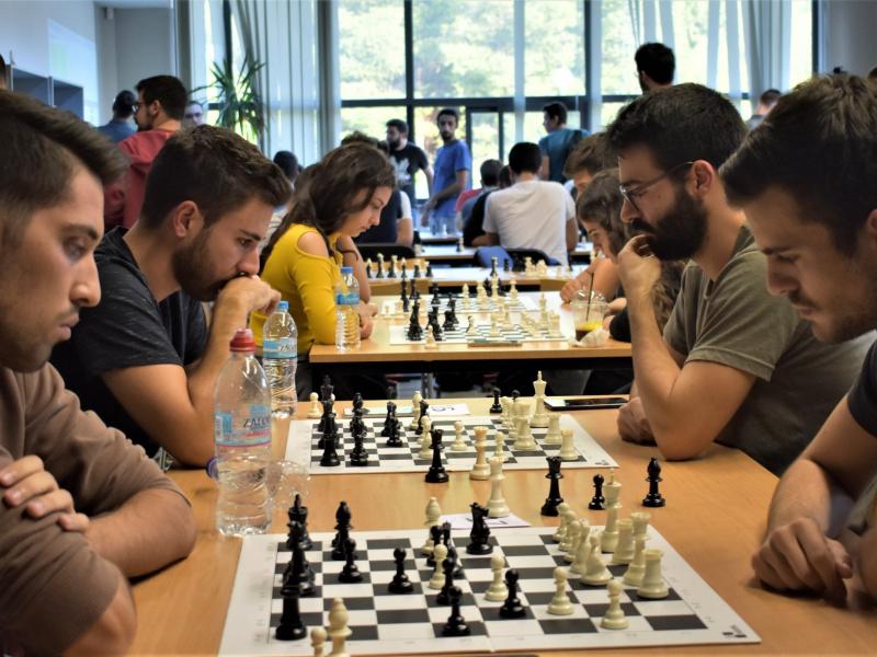 Σκάκι: Πρώτη στην Ευρώπη και 5η στον κόσμο η ομάδα φοιτητών ΕΜΠ «Le Roi»