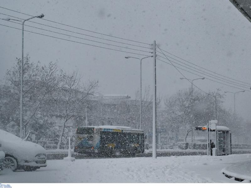 Κακοκαιρία: Λεωφορείο στο χιόνι