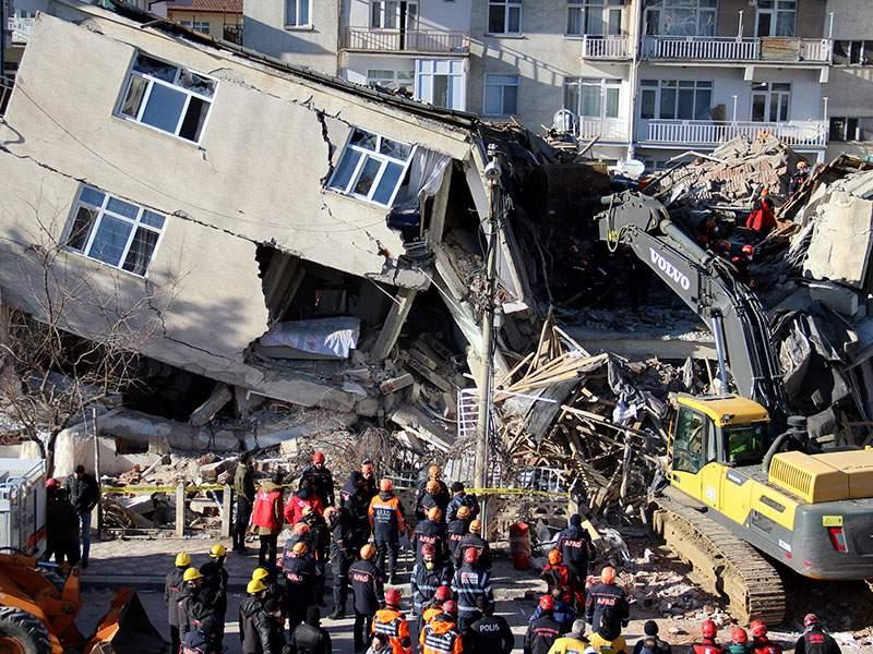 Σεισμολόγοι για σεισμό στην Τουρκία: Μετακινήθηκε η πλάκα της Ανατολίας 10 μέτρα