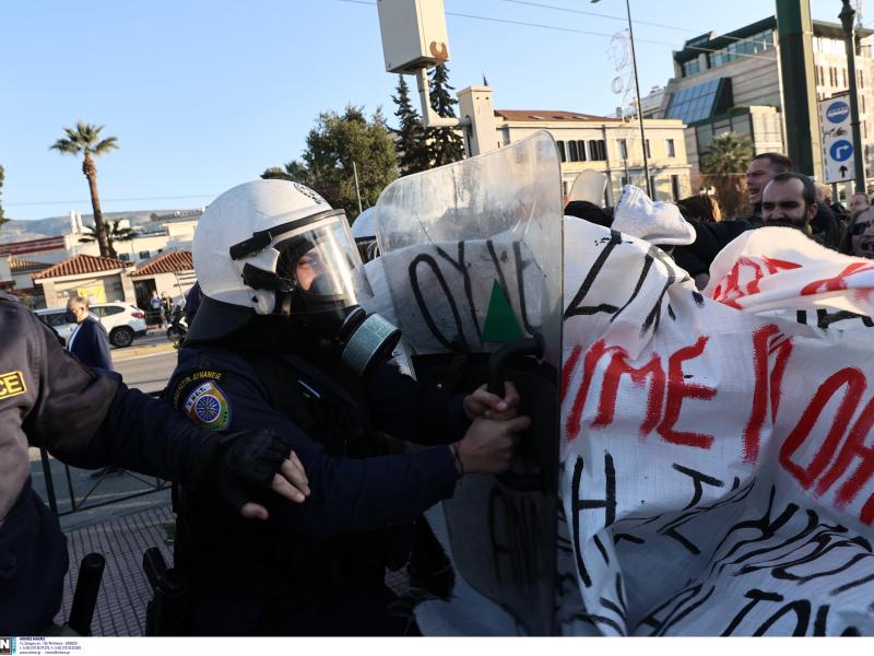 ΟΛΜΕ: Καταγγέλλουμε την άγρια επίθεση των ΜΑΤ στην κυβερνητική φιέστα για την παιδεία