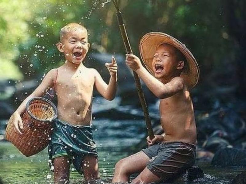 30 φωτογραφίες παιδιών που παίζουν σε όλο τον κόσμο