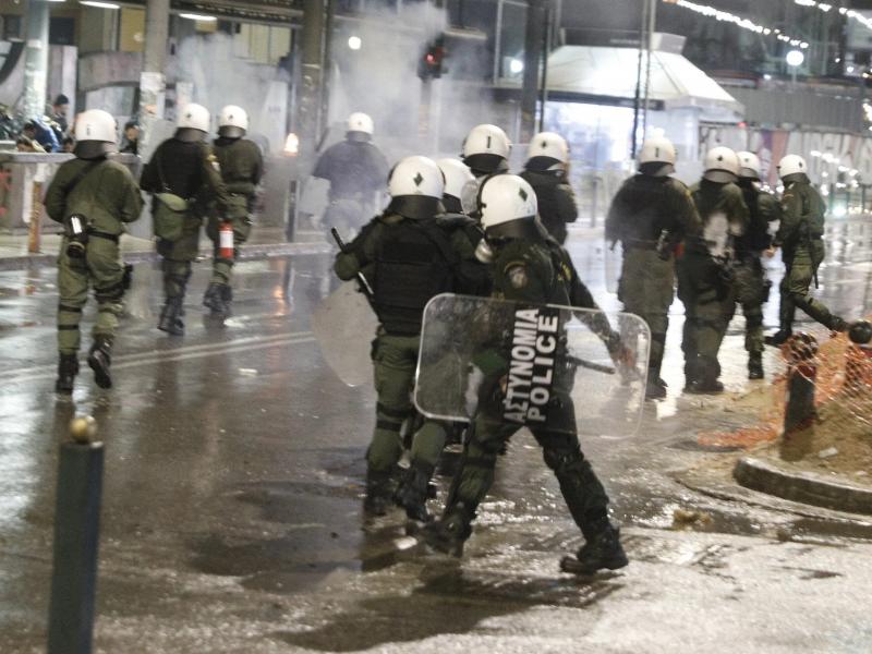 Ένταση σε Αθήνα και Θεσσαλονίκη μετά τις πορείες για τη σιδηροδρομική τραγωδία