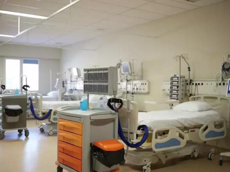 Επί ποδός οι εργαζόμενοι στα δημόσια νοσοκομεία: Πώς η απόφαση για τον αριθμό νοσηλευτών ανά κλίνη άναψε φωτιές