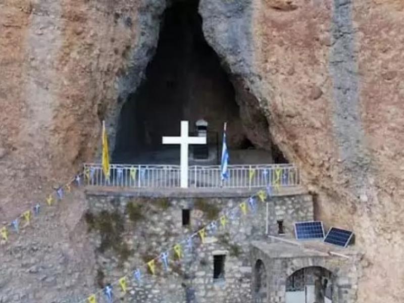 Παναγία του Βράχου, μια εκκλησιά κρυμμένη στα Κορινθιακά Μετέωρα