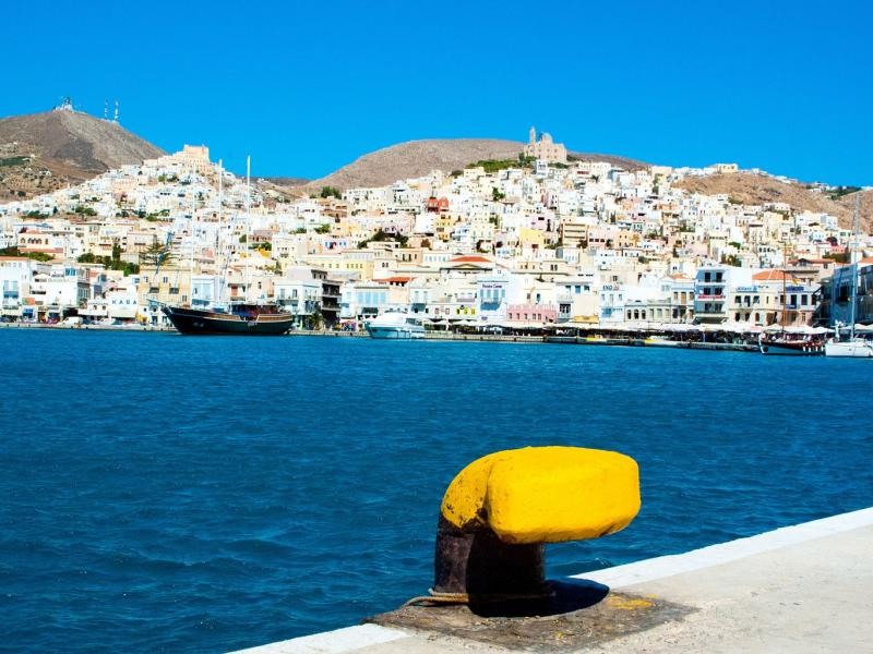 Συναγερμός στη Σύρο: Εντοπίστηκε σορός παιδιού στο λιμάνι