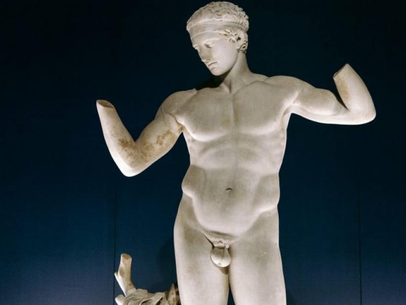 Γιατί οι άνδρες στα αρχαία ελληνικά αγάλματα έχουν όλοι μικρό πέος;
