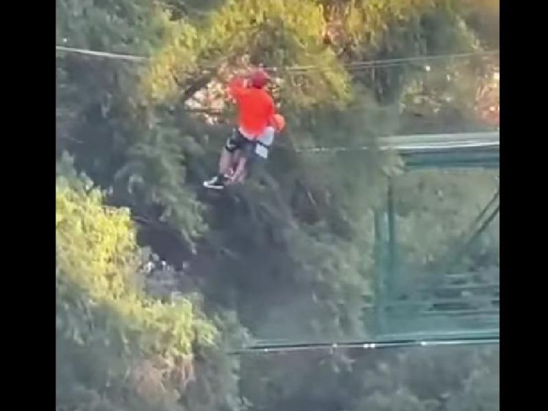 Η σοκαριστική στιγμή που 6χρονος έπεσε από 12 μέτρα - Τι συνέβη