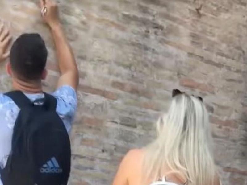 Τουρίστας που χάραξε το όνομά του στο Κολοσσαίο: «Δεν ήξερα ότι ήταν αρχαίο μνημείο»